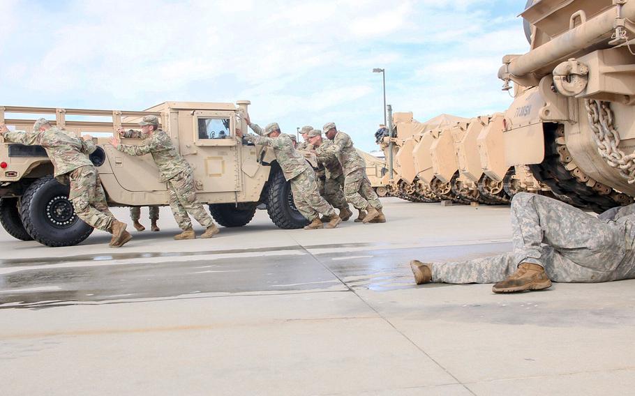 Soldiers from the 3rd Infantry Division prepare for Hurricane Florence at Fort Stewart and Hunter Army Airfield, Ga, Sept. 13, 2018.