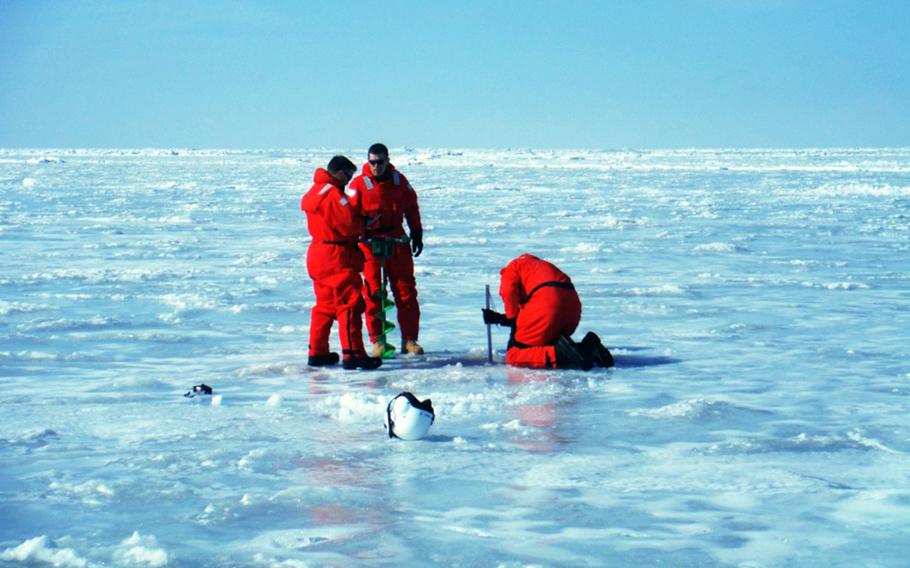 U.S. servicemembers measure ice thickness on Lake Erie with team members from Climate Change Canada, Feb. 22, 2019. 