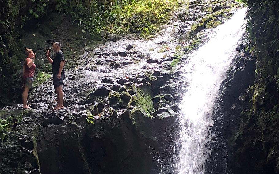 Petty Officer 2nd Class Emily Braswell, an electronics technician assigned to the Center for Surface Combat Systems Detachment Pearl Harbor, re-enlists above Maunawili Falls, near Honolulu, Hawaii, May 19, 2019.