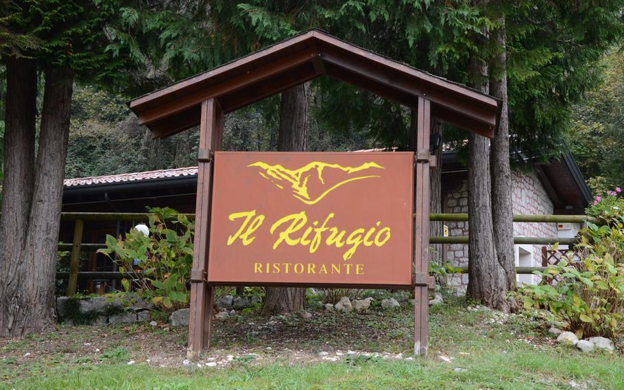 A sign for Il Rifugio, a restaurant in Budoia, Italy, invites guests to enjoy a peaceful meal at a scenic location. 