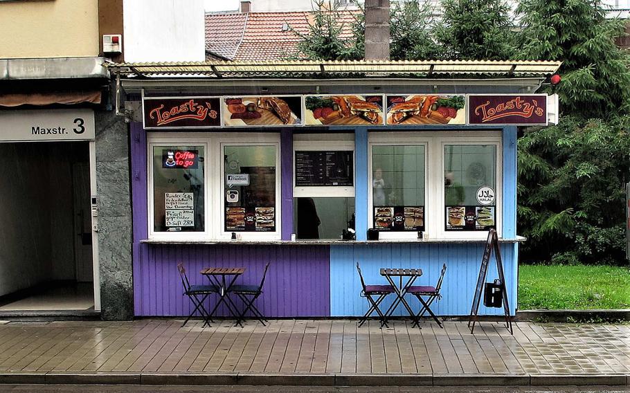 Toasty's, a new sandwich eatery in downtown Kaiserslautern, Germany, is housed in a very humble building. But it does boast a high-profile location directly across the street from the K in Lautern shopping mall.