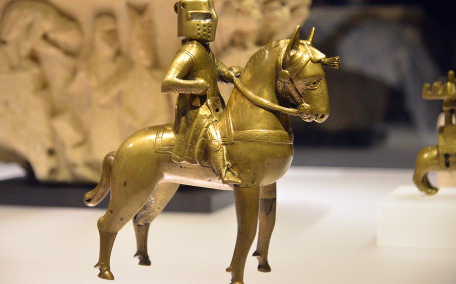 This small 13th-century bronze aquamanile in the shape of a knight on his steed is on display at the ''Richard Lionheart King – Knight – Prisoner'' exhibit at the Historical Museum of the Palatinate in Speyer, Germany. 

