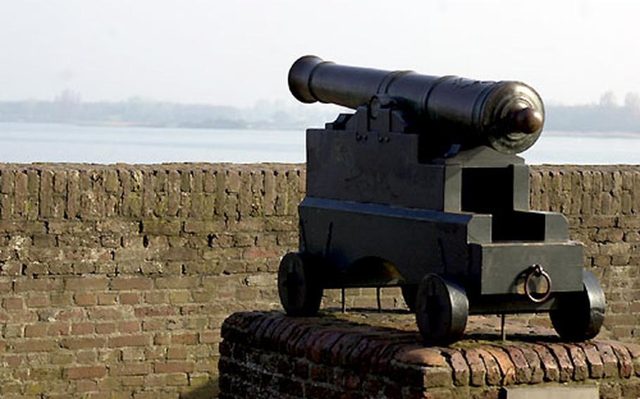 A cannon points out over the Veerse Meer.