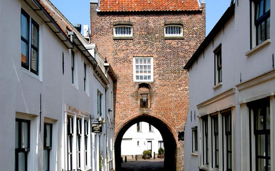 The Gevangenpoort, Woudrichem’s city gate that leads down to the town’s old port.