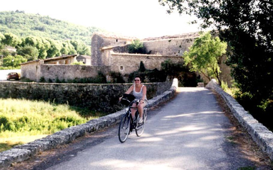 Ancient stone bridges and pretty towns await those who bicycle through Provence. While the cycling on the Tour du Luberon is not all in the flats, it is not overly strenuous.