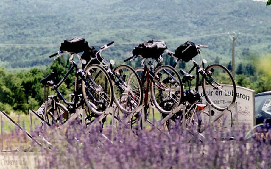 By special arrangement, the association Velo Loisir en Luberon can transport rental bikes to a specified location for cyclists.