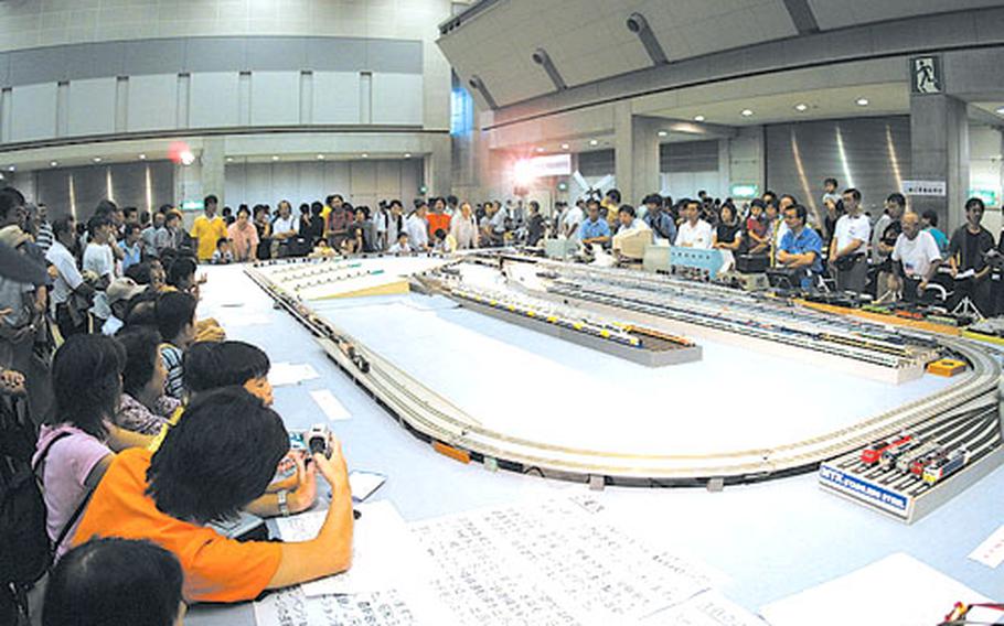 Demonstrations of trains take place nonstop as model trains run one after another following announced introductions.