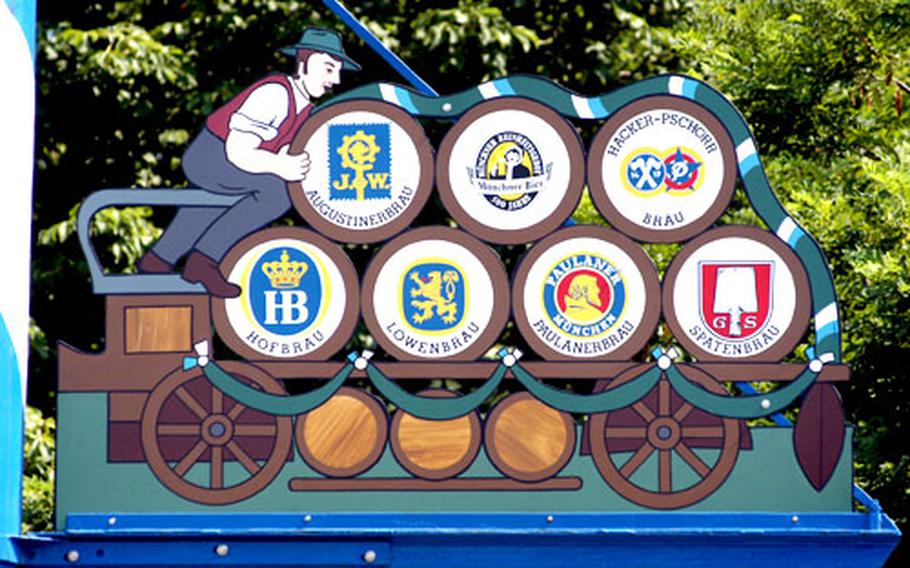 Beer kegs are loaded on to a cart Viktualienmarkt&#39;s Maypole, donated by the city&#39;s brewers.