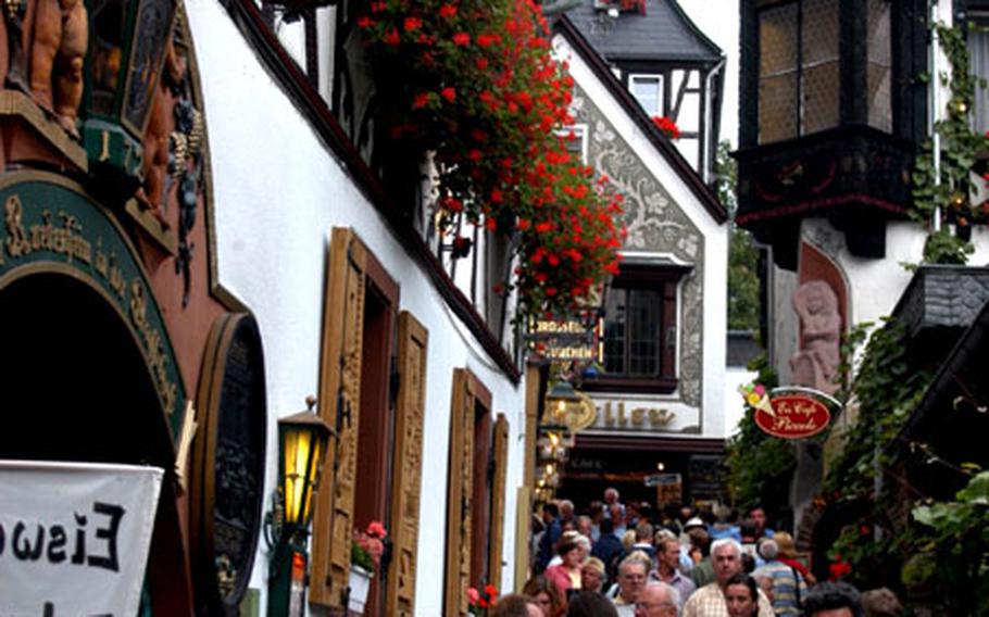 The Drosselgasse is Rüdesheim&#39;s most famous street and is well known worldwide.