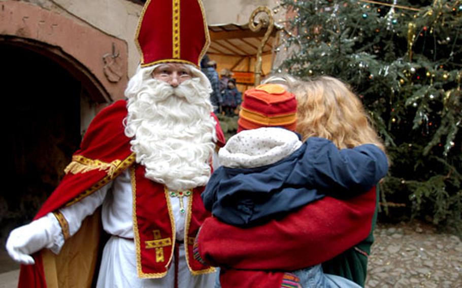 St. Nikolaus visits the Ronneburg castle during the castle’s Christmas market.