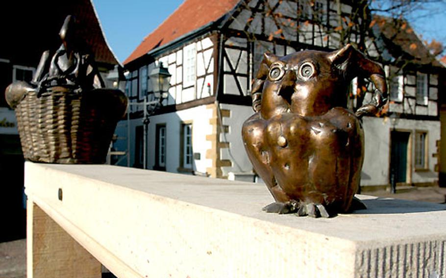 Figures of an owl and a basket of feeding birds top a statue on Rockenhausen’s market square.
