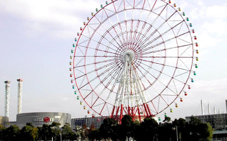 The massive ferris wheel at Odaiba stands 115 meters high. At night, it&#39;s brilliantly illuminated in 13 lighting patterns. A ride takes about 16 minutes.