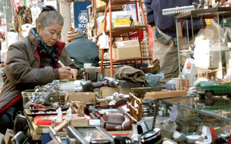 A shopper makes a deal for an item with one of the merchants.