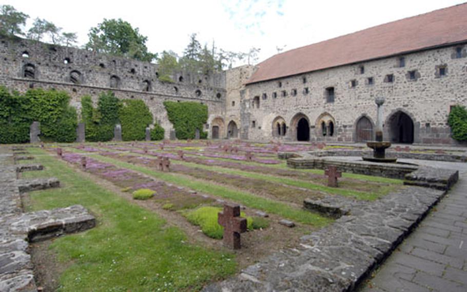 In Kloster Arnsberg is a World War II cemetery with 447 graves of German soldiers, prisoners of war and forced laborers, including the remains of 87 men and women murdered by the SS shortly before the Americans arrived on March 26, 1945.