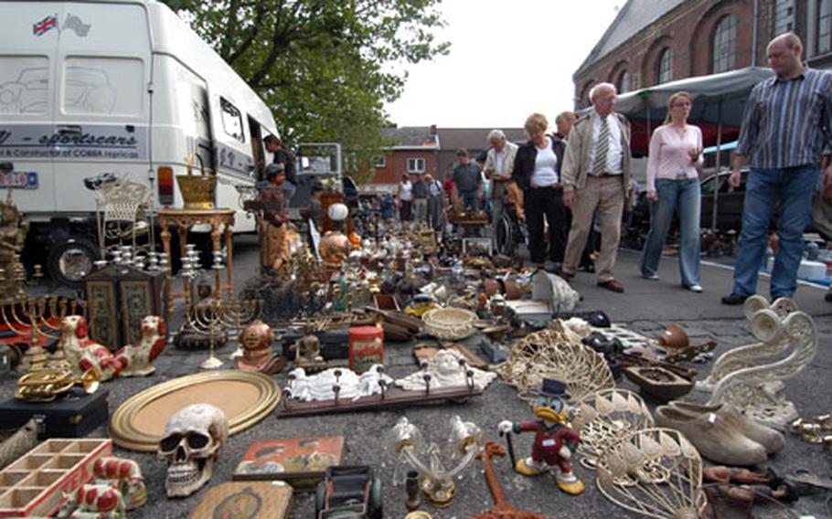 The antique flea market in Tongeren, Belgium, takes place every Sunday from 7 a.m. to noon, although you can usually still buy something until the merchants have packed up their goods.