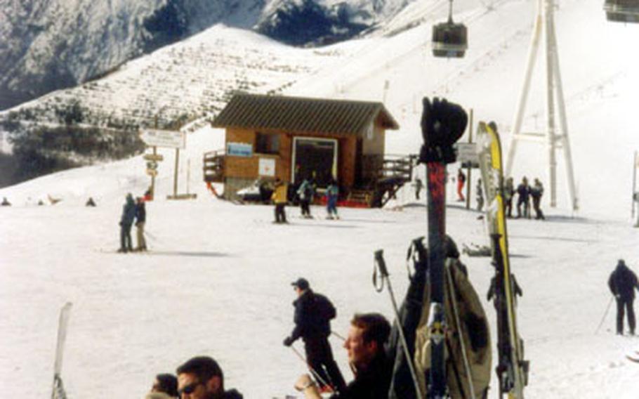 Skiers enjoy soaking up some afternoon rays at Alpe d’Huez.