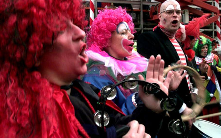 In the Rhineland, women (and men dressed as women) take to the streets during Weiberfastnacht. Thousands jam Cologne&#39;s old maret square for song and dance.