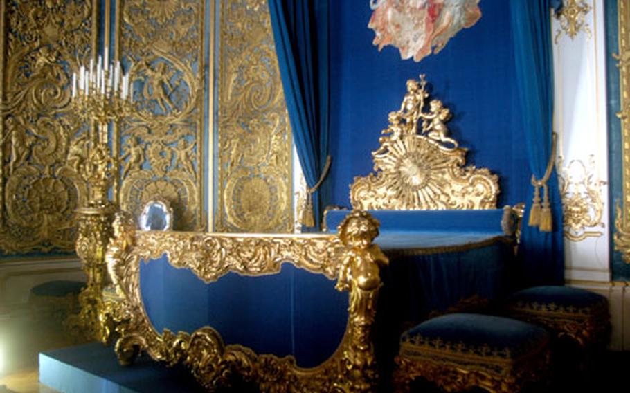 Mad King Ludwig&#39;s bed is about 6½ feet long and more than 8 feet wide and is draped in blue velevet. Ludwig II is said to have slept with 108 burning candles around his bead.