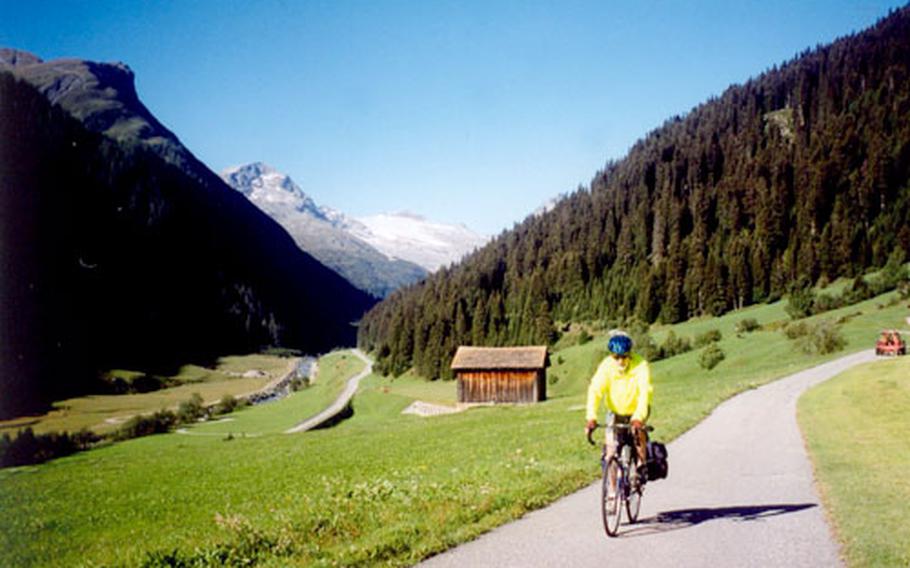 In addition to strenuous uphill pedaling, the Swiss bicycle routes offer pleasant cycling on flat stretches through scenic countryside and farmers’ fields.
