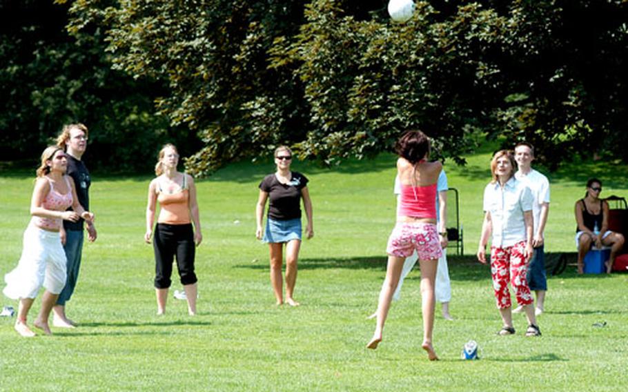 Friends play a game of volleyball on one of the Luisenpark’s grassy meadows.