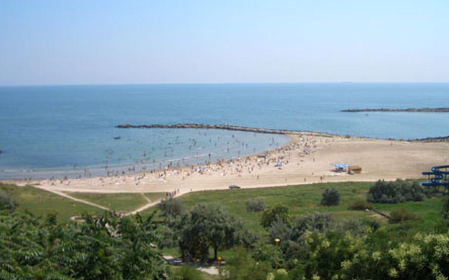 The sandy beaches of Romania&#39;s Black Sea coast draw the most tourists.