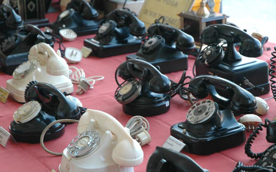 These Bakelite telephones are from the 1930s. The white ones are particularly popular because at because at that time, only the rich could afford them.