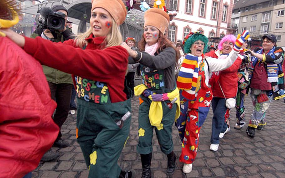 The final days of carnival in Germany get under way on the Thursday before Ash Wednesday, with Weiberfastnacht, or women’s carnival. Last year in Mainz, thousands of revelers braved a drizzle to celebrate the beginning of the end of the crazy days.