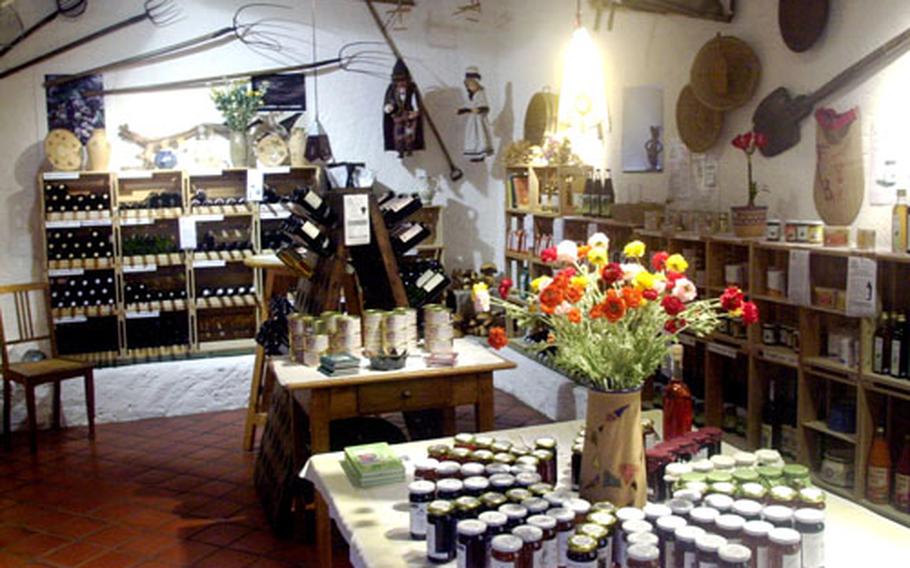 The Scheune im Hunsrück shop sells gourmet delicacies, jewelry and local wines.