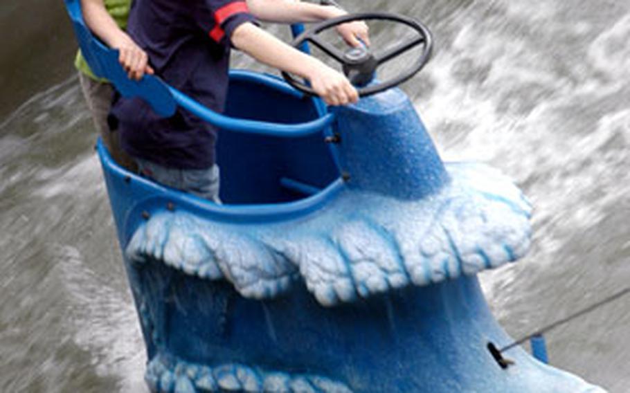 The water ski rondel is one of the fast, fun rides at Taunus Wunderland.