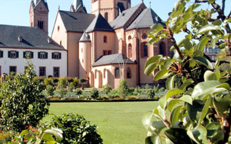 The Seligenstadt abbey’s park and garden sprawl in front of the basilica, the largest of its type north of the Alps. It towers over the former cloister.