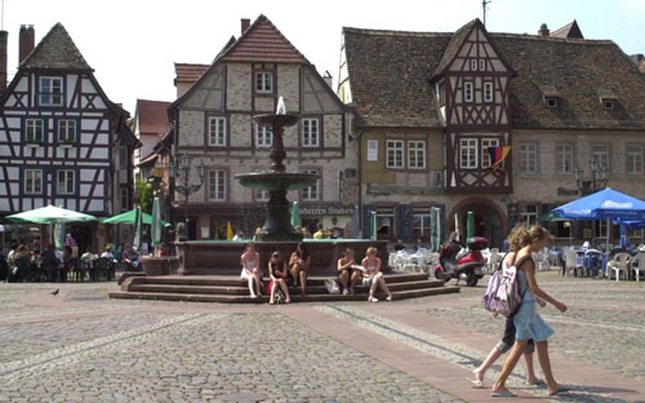 The Marktplatz is in the historic center of Neustadt an der Weinstrasse. On Tuesdays, Thursdays and Saturdays, vendors gather in the square to sell fresh fruits and vegetables.