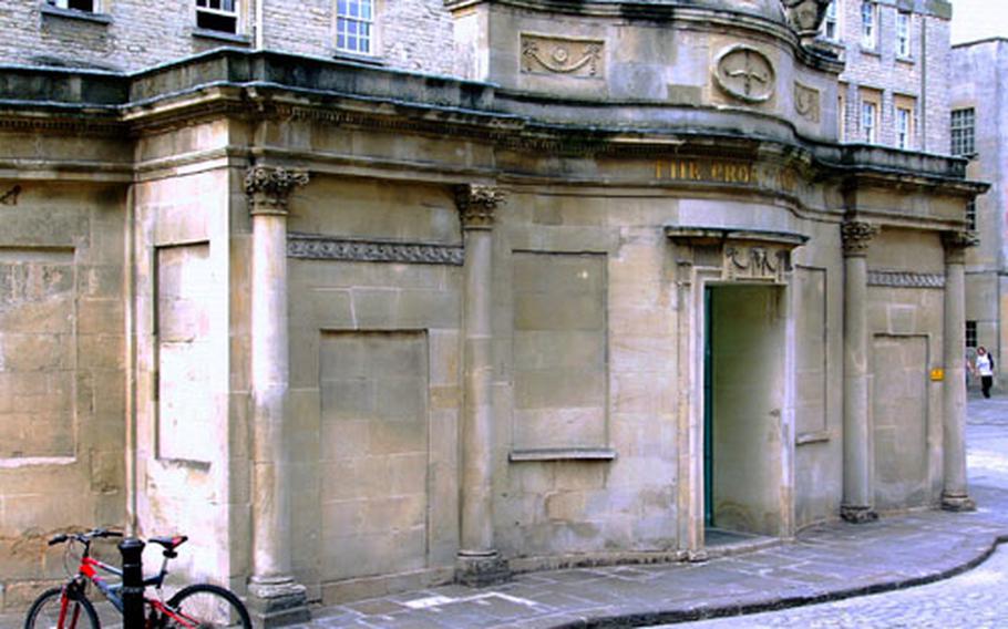 The old Cross Bath, with its stone construction, forms part of the modern, glass-walled Thermae Bath Spa complex. The two have separate admission fees.