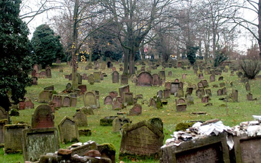 More than 2,000 people are buried in the Jewish cemetery. The green expanses of the cemetery, which dates to the 11th century, are now the citys of Worm’s “breathing space.”