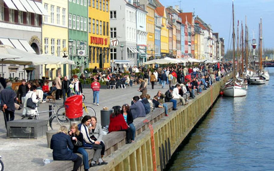 Whatever the time of year, but particularly in the summer, Nyhavn bustles with tourists, Danes from throughout the country and locals. It&#39;s a great spot for downing a Tuborg beer or two while catching the afternoon rays, whether at a restaurant or sitting quayside.