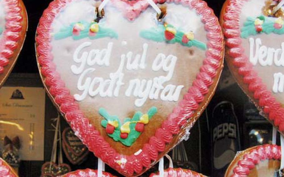 Large hearts, similar to the German heart-shaped gingerbread cookies, carry the Norwegian holiday greeting “God Jul” and other traditional sayings.