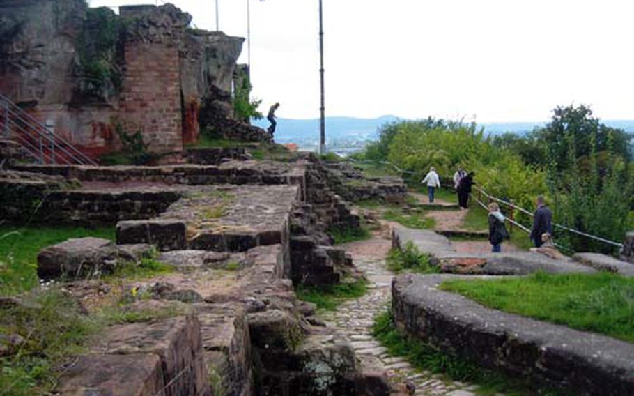 The ruins of the fortress provide a fantastic vantage point for views of the city of Homburg and beyond. The entrance to the Schlossberg Caves is a short distance away.