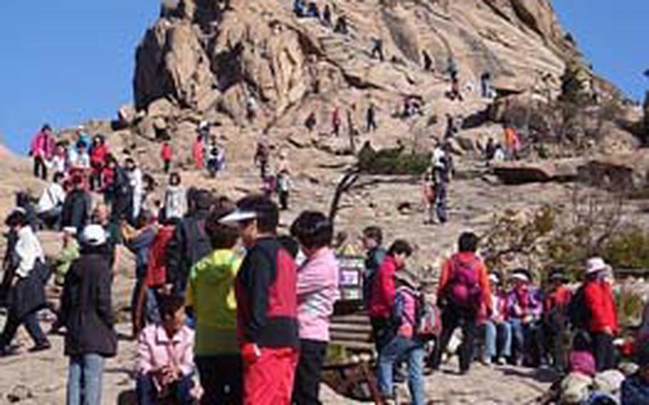 Hikers can take a cable car to Seoraksan&#39;s Gwongeumseong mountain then hike to its peak. The national park is a popular hiking destination within South Korea, particularly in the fall.