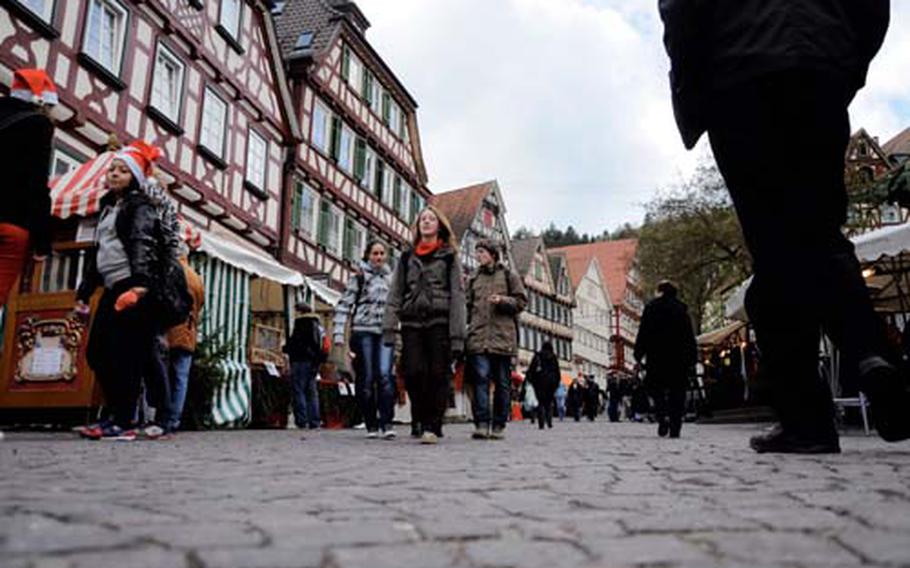 A Christmas market occupies the streets between the half-timbered buildings of downtown Calw.