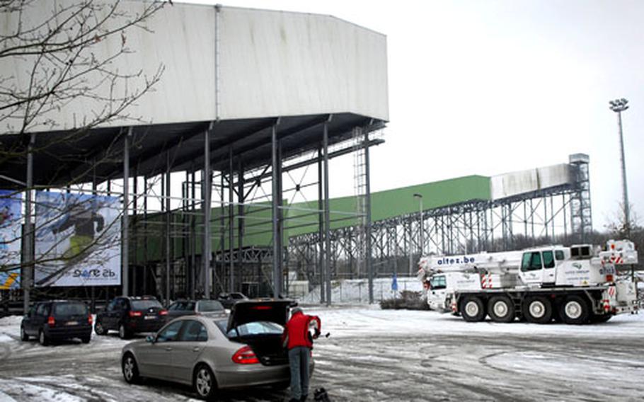 In a field near the town of Peer, Belgium, stands this enormous structure. Giant metal bracings prop up what looks like an industrial chute attached to a second large slanted building. Inside are nearly three acres of snow-covered terrain.