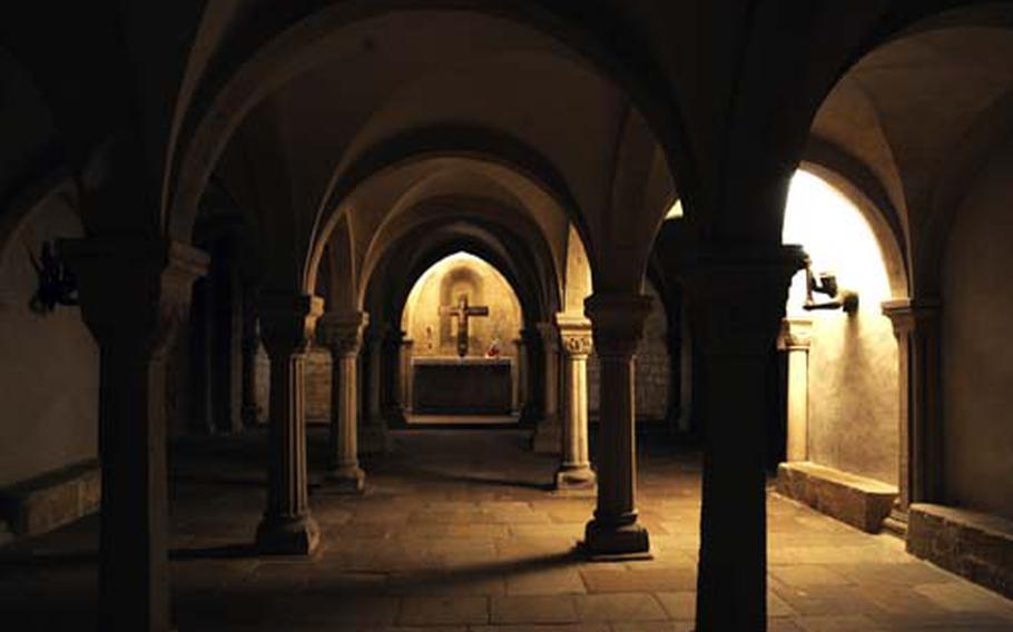 The crypt under the eastern choir is the oldest part of the cathedral. It is in the Romanesque style from the 12th century.