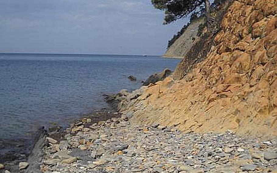 The coastline of the Black Sea between Praskaveevka and Dzhankhot  is not a particularly challenging hike for those wearing appropriate footwear, although a few areas may require wading into the shallow surf.