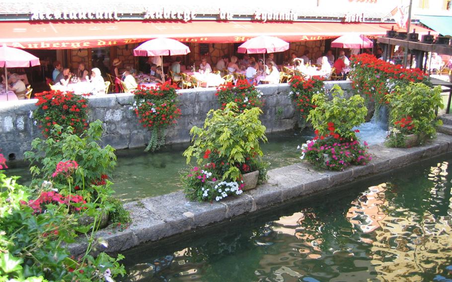 Cafes and restaurants line the canal in Annecy provide  lovely as well as lively spots for rest and refreshment.