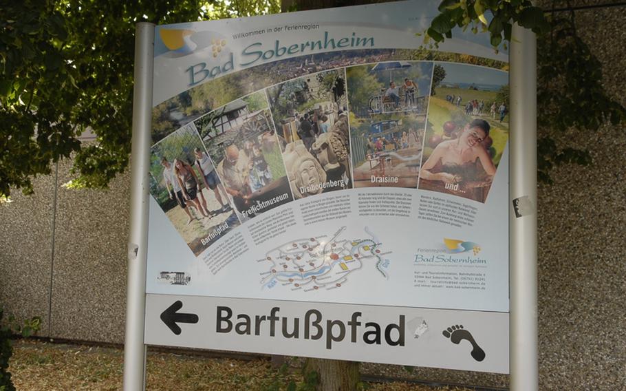 A sign points the way to the trail, or Barfusspfad.