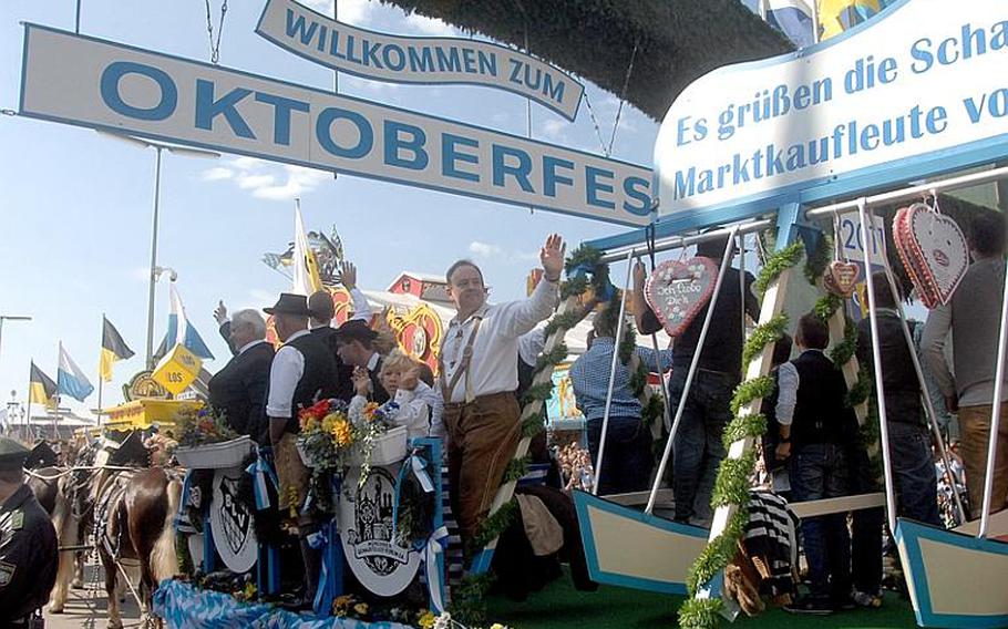The "landlords" ride in horse-drawn carriages stacked with beer kegs, decorated with garlands of flowers and transporting people waving to the crowds. 