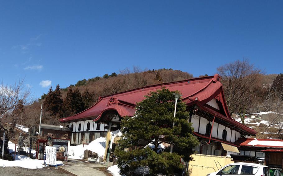 For time away from the slopes, there are temples and statues to visit in small towns around Shiga Kogen.