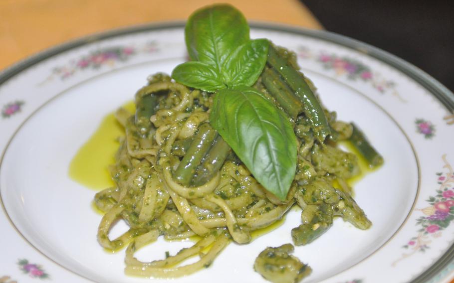 The food at Osteria da Afro, including this plate of linguine with a pesto sauce and green beans, doesn't disappoint.
