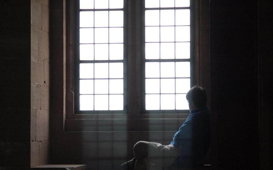 One of several benches located in the central room of Burg Trifels makes an ideal place to sit and soak in the medieval atmosphere.