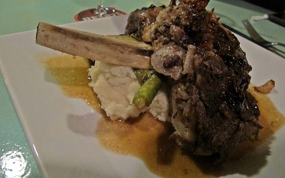 “Da Bone,” a braised short rib on a bed of garlicky mashed potatoes and grilled vegetables, is one of the star attractions at Delmonico’s, arriving in all its juicy, fatty glory.