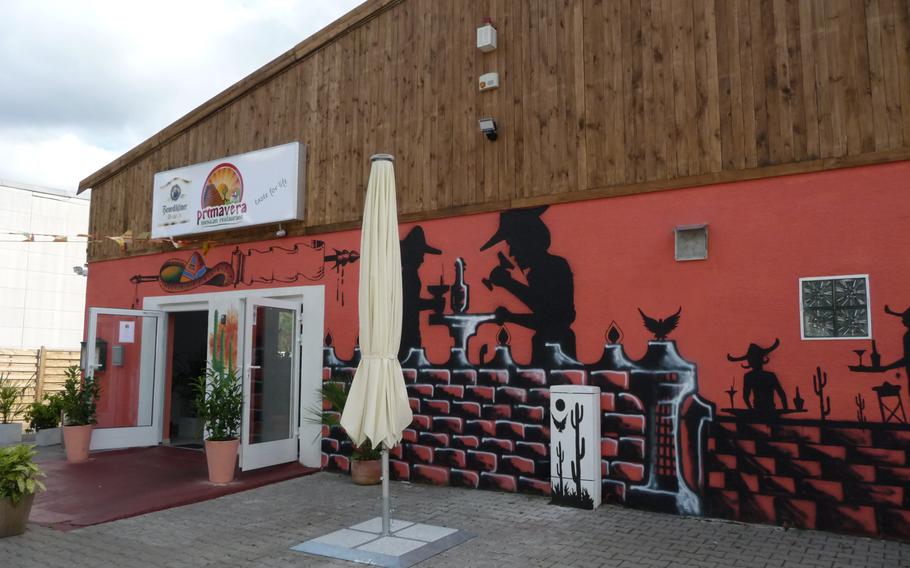 The entrance to Primavera Mexican Restaurant in Kaiserslautern-Einsiedlerhof makes the place easy to recognize. The colorful decor continues inside.