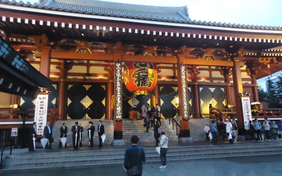 Asakusa’s Senso-ji temple draws Buddhists seeking miracles and protection. It is a stone's throw from Tempura Daikokuya.
